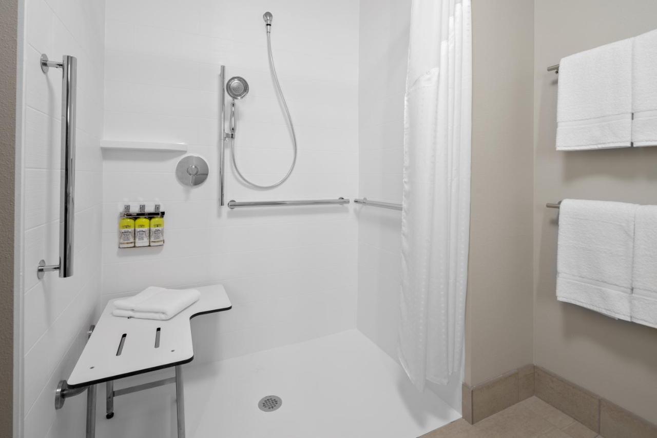Holiday Inn Express & Suites - Elkhorn - Lake Geneva Area By Ihg Eksteriør bilde
