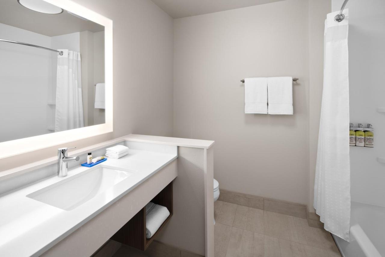 Holiday Inn Express & Suites - Elkhorn - Lake Geneva Area By Ihg Eksteriør bilde
