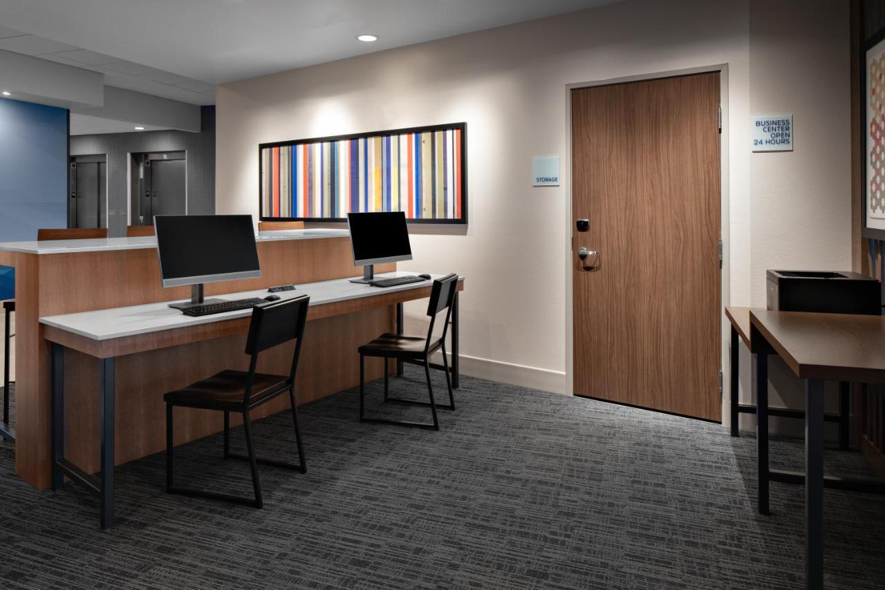 Holiday Inn Express & Suites - Elkhorn - Lake Geneva Area By Ihg Eksteriør bilde