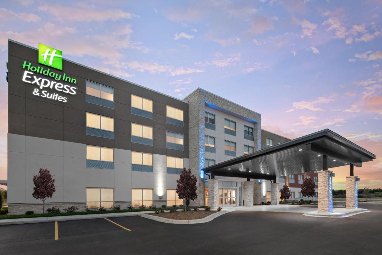 Holiday Inn Express & Suites - Elkhorn - Lake Geneva Area By Ihg Eksteriør bilde