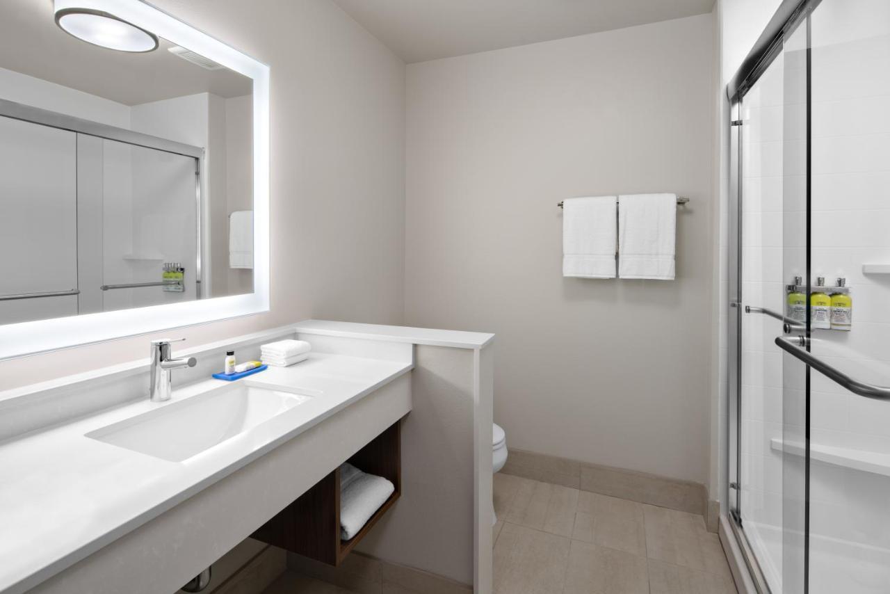 Holiday Inn Express & Suites - Elkhorn - Lake Geneva Area By Ihg Eksteriør bilde